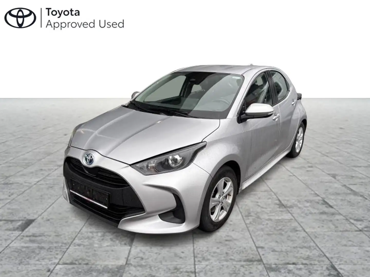 Toyota Yaris 1.5 Hybrid e-CVT Dynamic Grijs - 1
