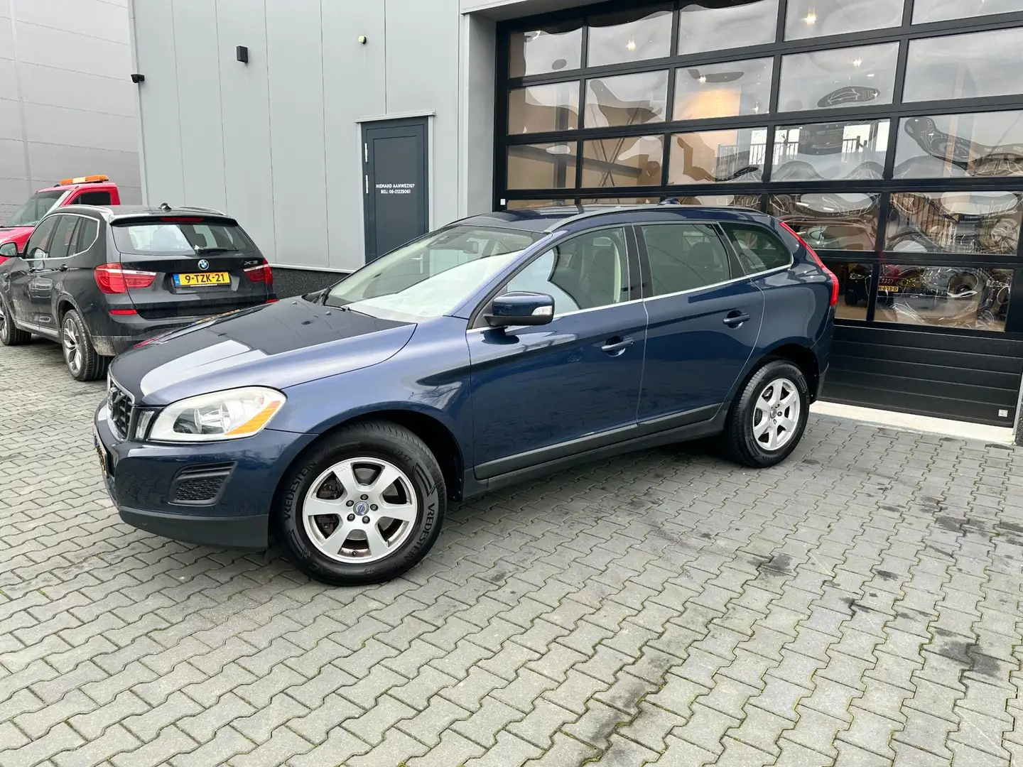 Volvo XC60 2.0 T5 automaat 241 pk trekhaak Blauw - 2