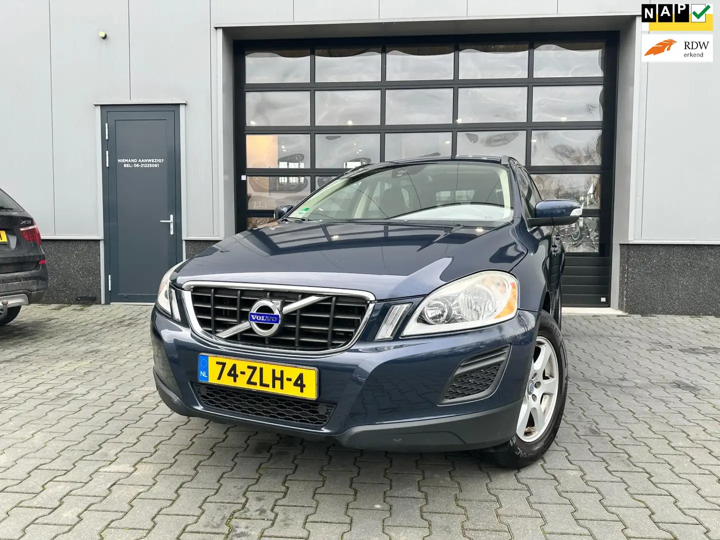 Volvo XC60 2.0 T5 automaat 241 pk trekhaak Blauw - 1