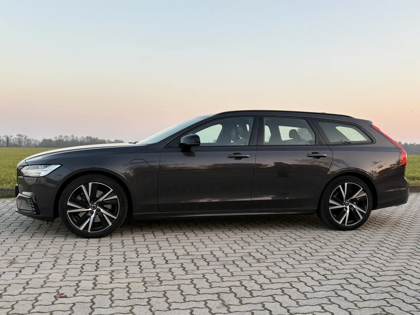 Volvo V90 T8 AWD Polestar Plug-in Hybrid / R-Design Grigio - 2
