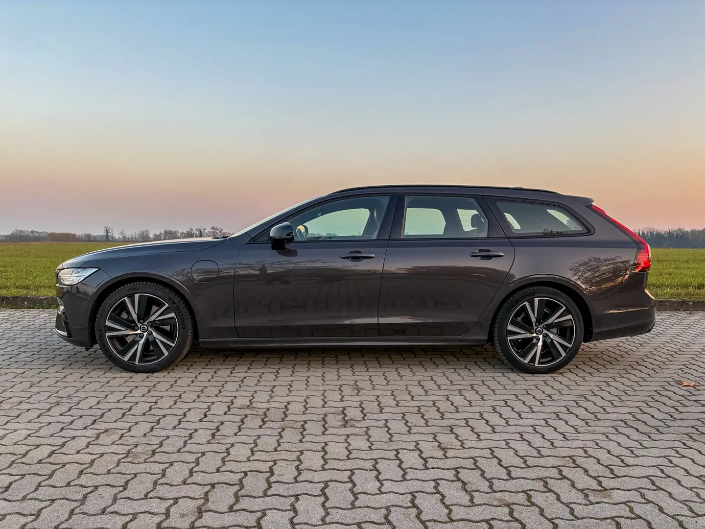 Volvo V90 T8 AWD Polestar Plug-in Hybrid / R-Design Grigio - 1