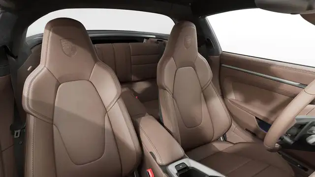 Porsche 911 view 6