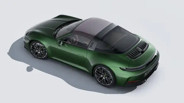 Porsche 911 view 5