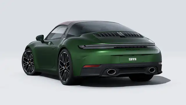 Porsche 911 view 3