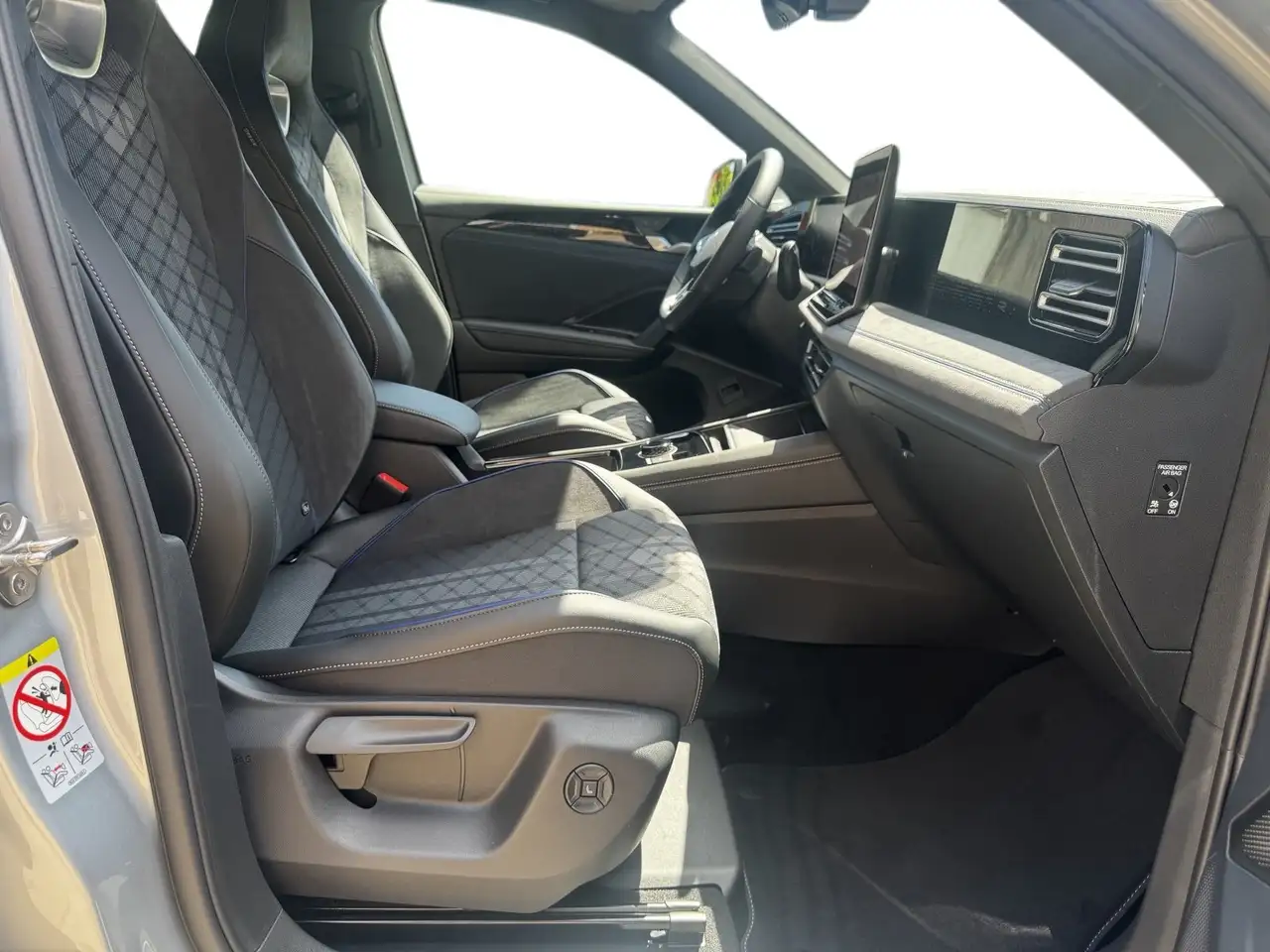 Volkswagen Tiguan R-Line 1.5 TSI +DSG+AHK+IQ.LIGHT+KAMERA+ 10