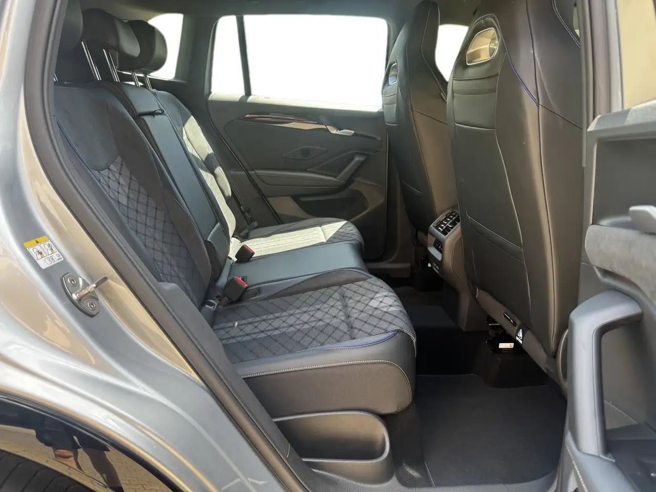 Volkswagen Tiguan R-Line 1.5 TSI +DSG+AHK+IQ.LIGHT+KAMERA+ 11