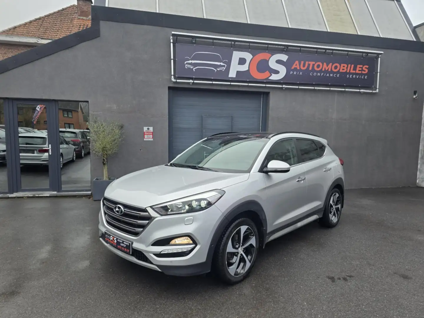 Hyundai TUCSON 1.7 CRDi 2WD Executive BOÎTE AUTO*FULL OPTIONS Silber - 2