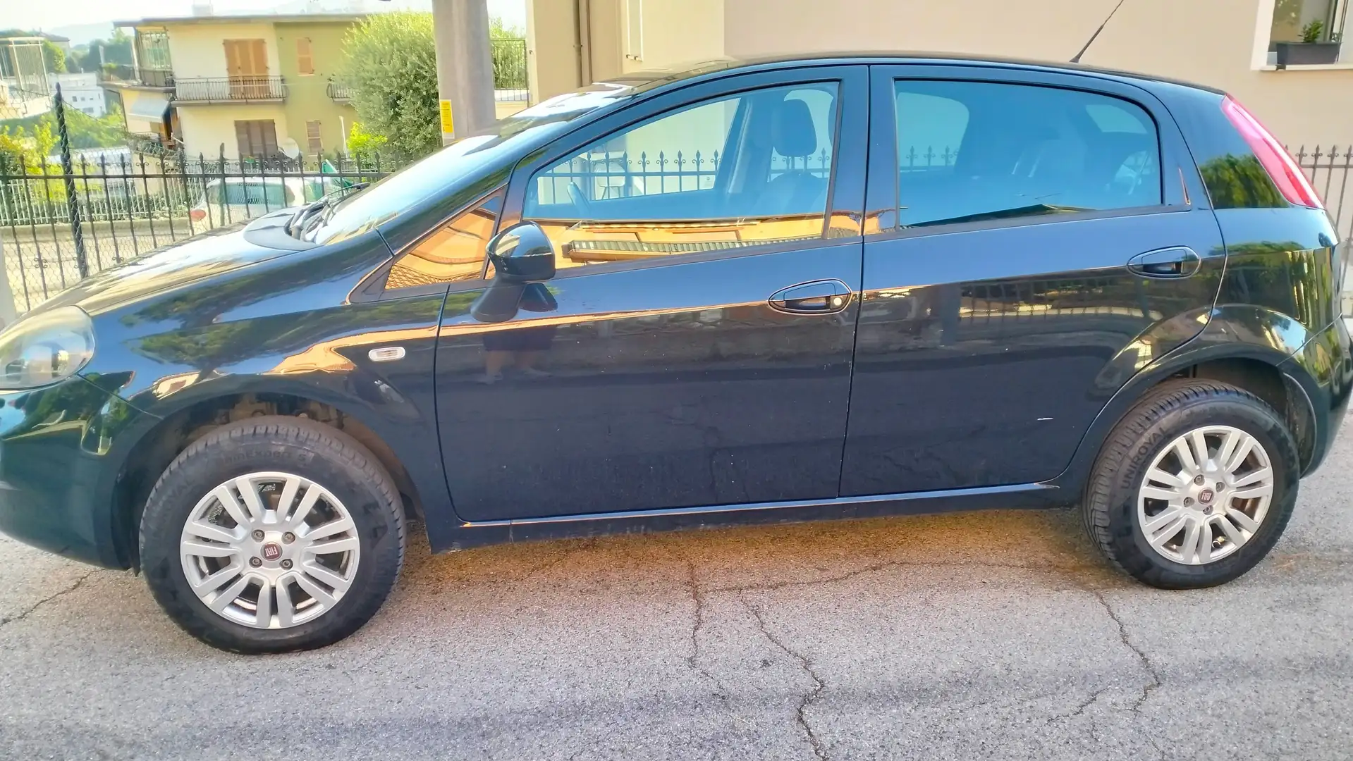 Fiat Grande Punto Grande Punto 5p 1.4 natural power Actual 77cv Fekete - 1