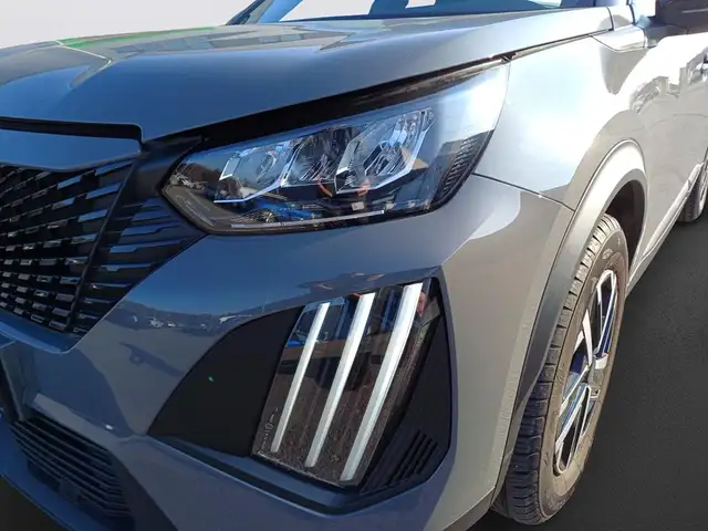Peugeot 2008 view 9