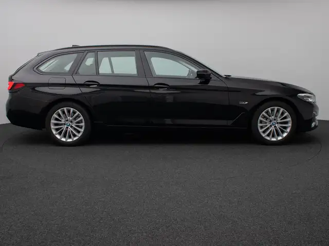 BMW 5 Series view 5
