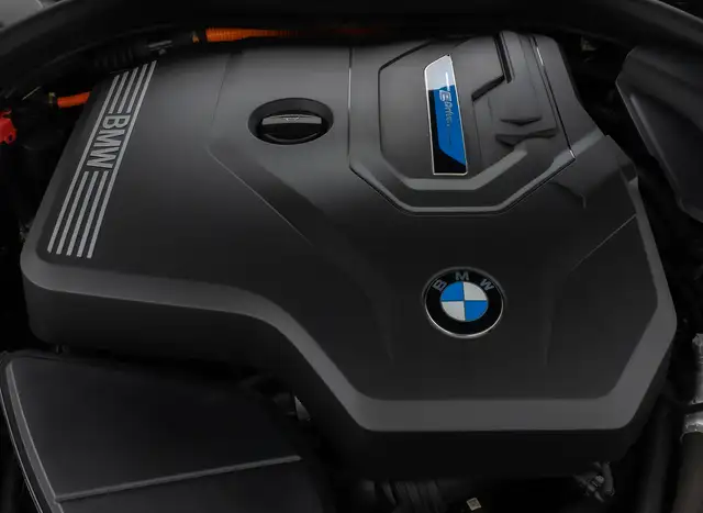 BMW 5 Series view 15