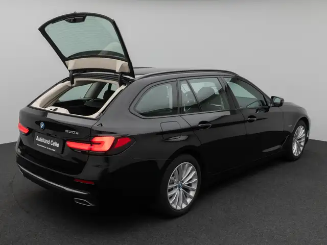 BMW 5 Series view 13
