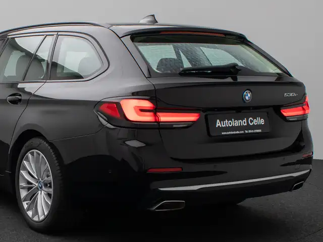 BMW 5 Series view 17