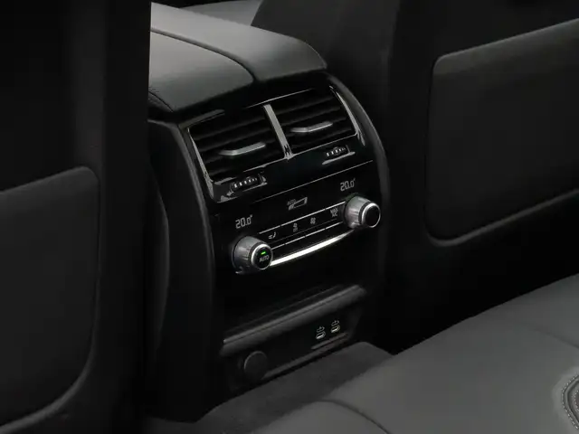 BMW 5 Series view 28