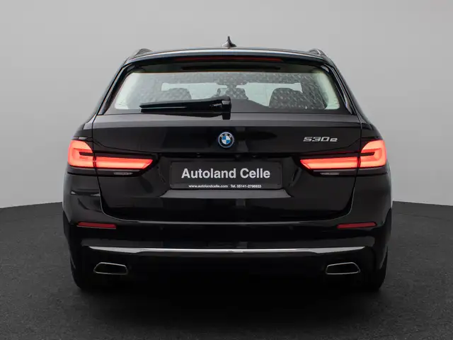 BMW 5 Series view 8