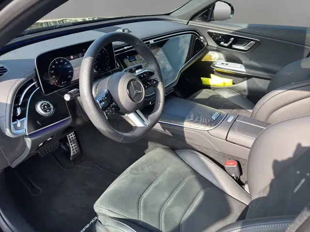 Mercedes-Benz E-Class view 8