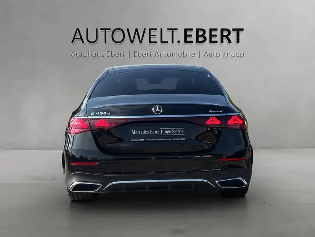 Mercedes-Benz E-Class view 4