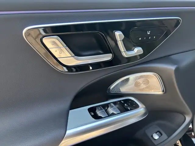 Mercedes-Benz E-Class view 9