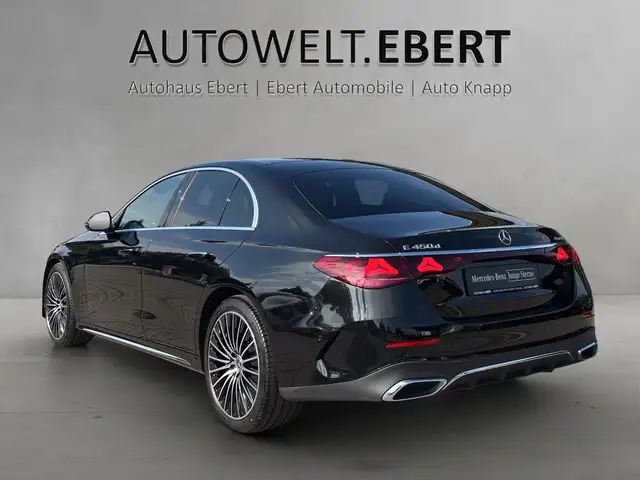 Mercedes-Benz E-Class view 3