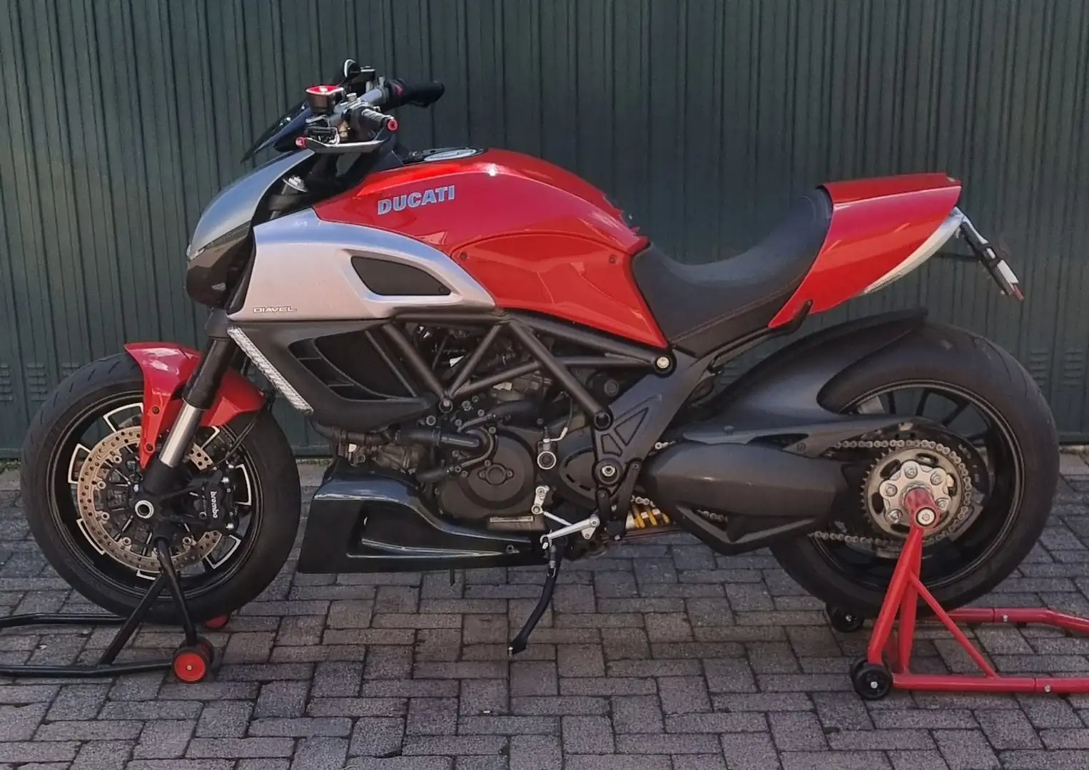 Ducati Diavel DUCATI DIAVEL CARBON 1200 Rot - 1