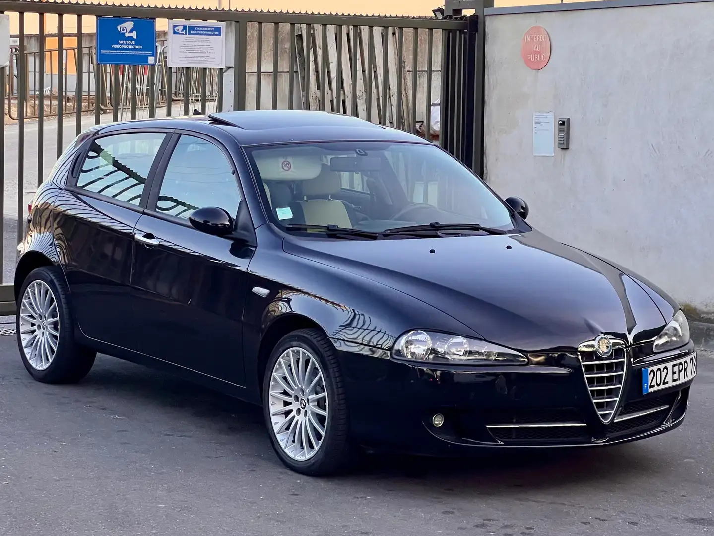 Alfa Romeo 147 1.6i T.S. 120 Design TI - 1