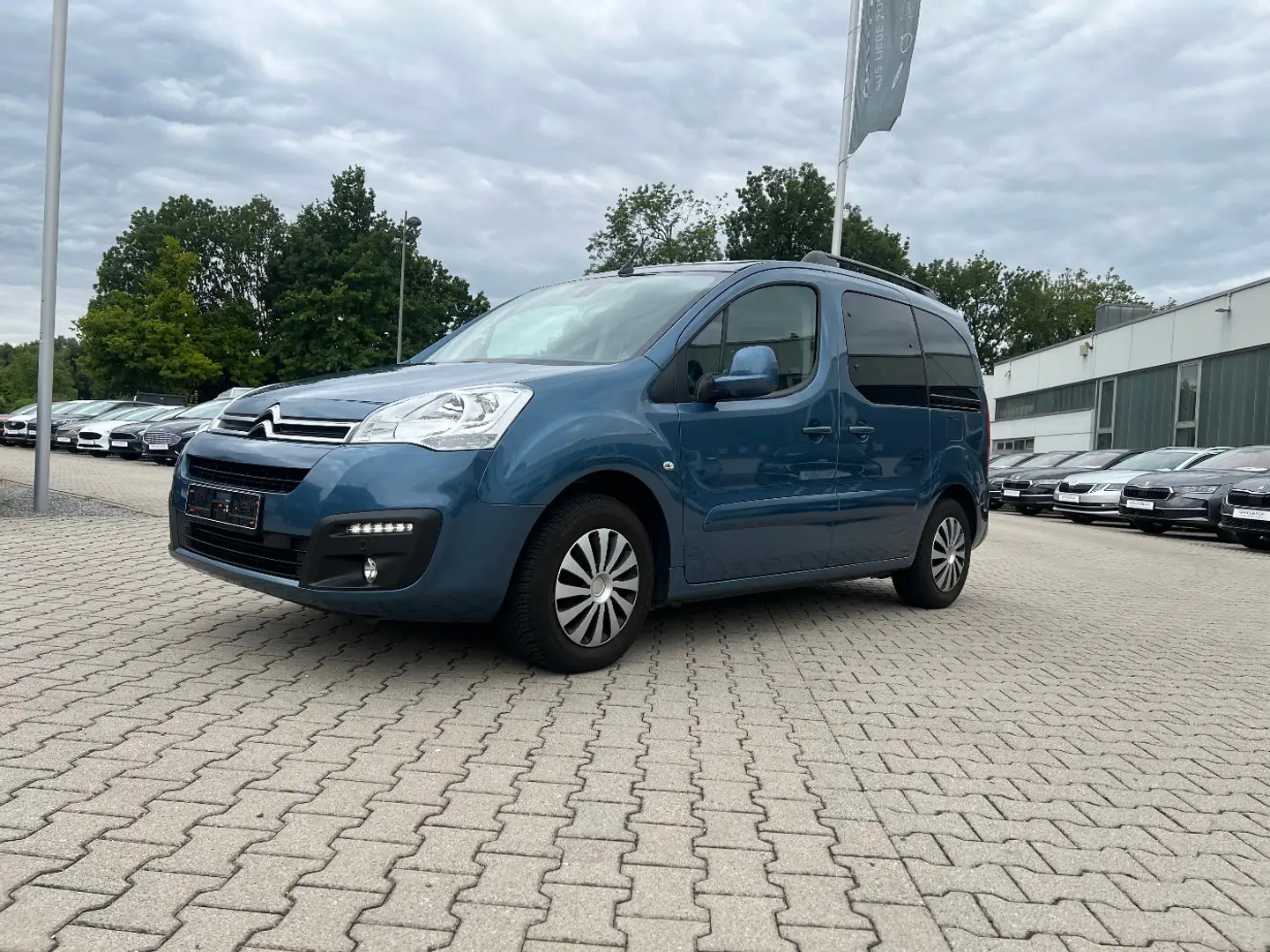 Citroen Berlingo Kombi 1.6 BlueHDi 90 Jahre *Navi AHK Kam Blau - 1