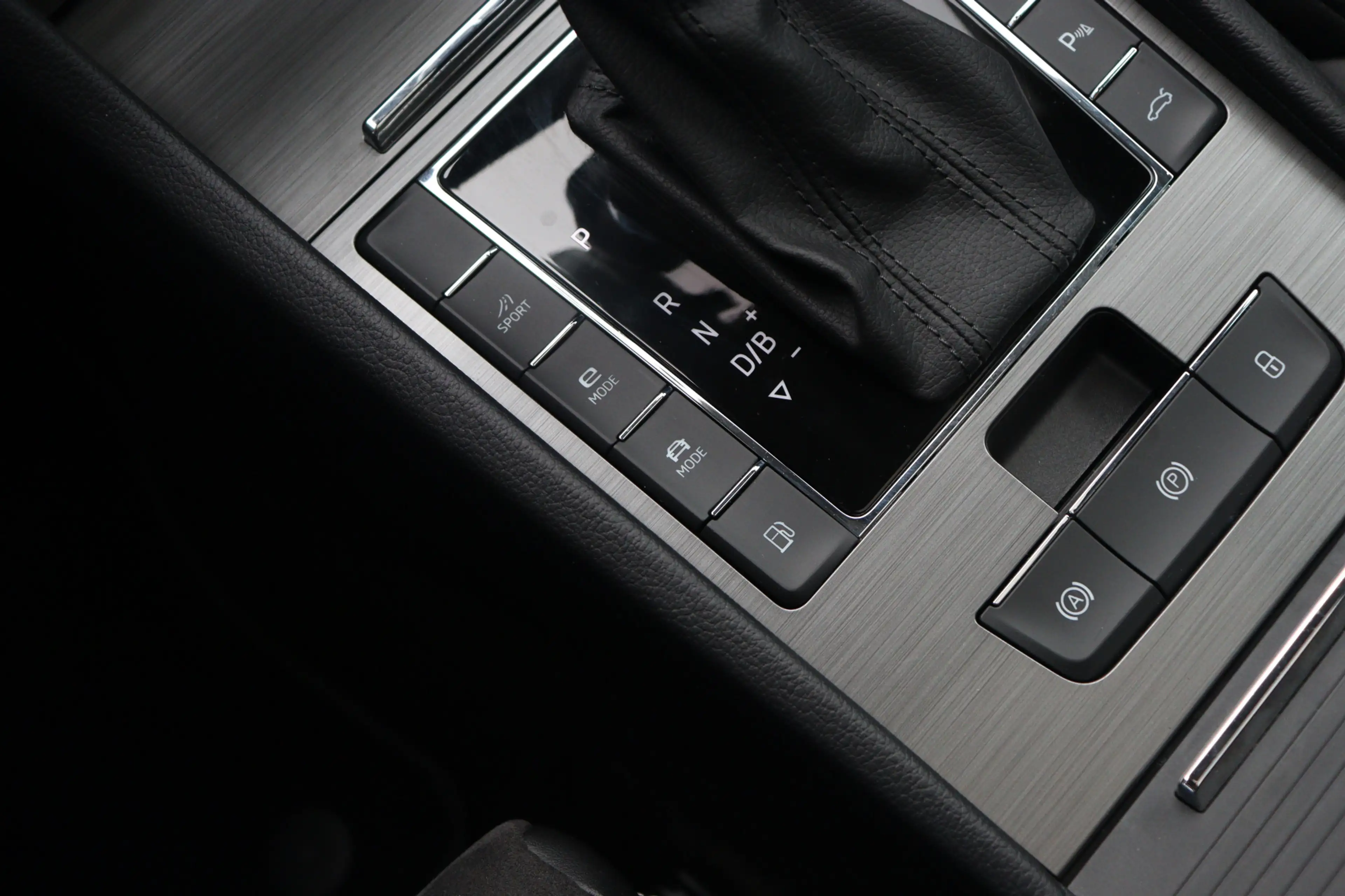 Skoda Superb Combi 1.4 TSI iV Business Edition Plus | Trekhaak — photo 32