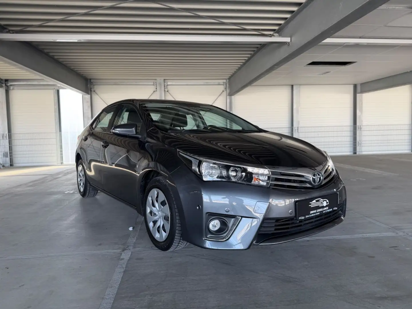 Toyota Corolla AUT Kamera APA PDC Temp SH ISO Grau - 1