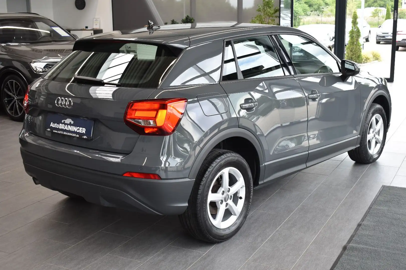 Audi Q2 30TDI S-tronic Navi3D~AHK~SitzHzg.~Tempomat Grau - 2