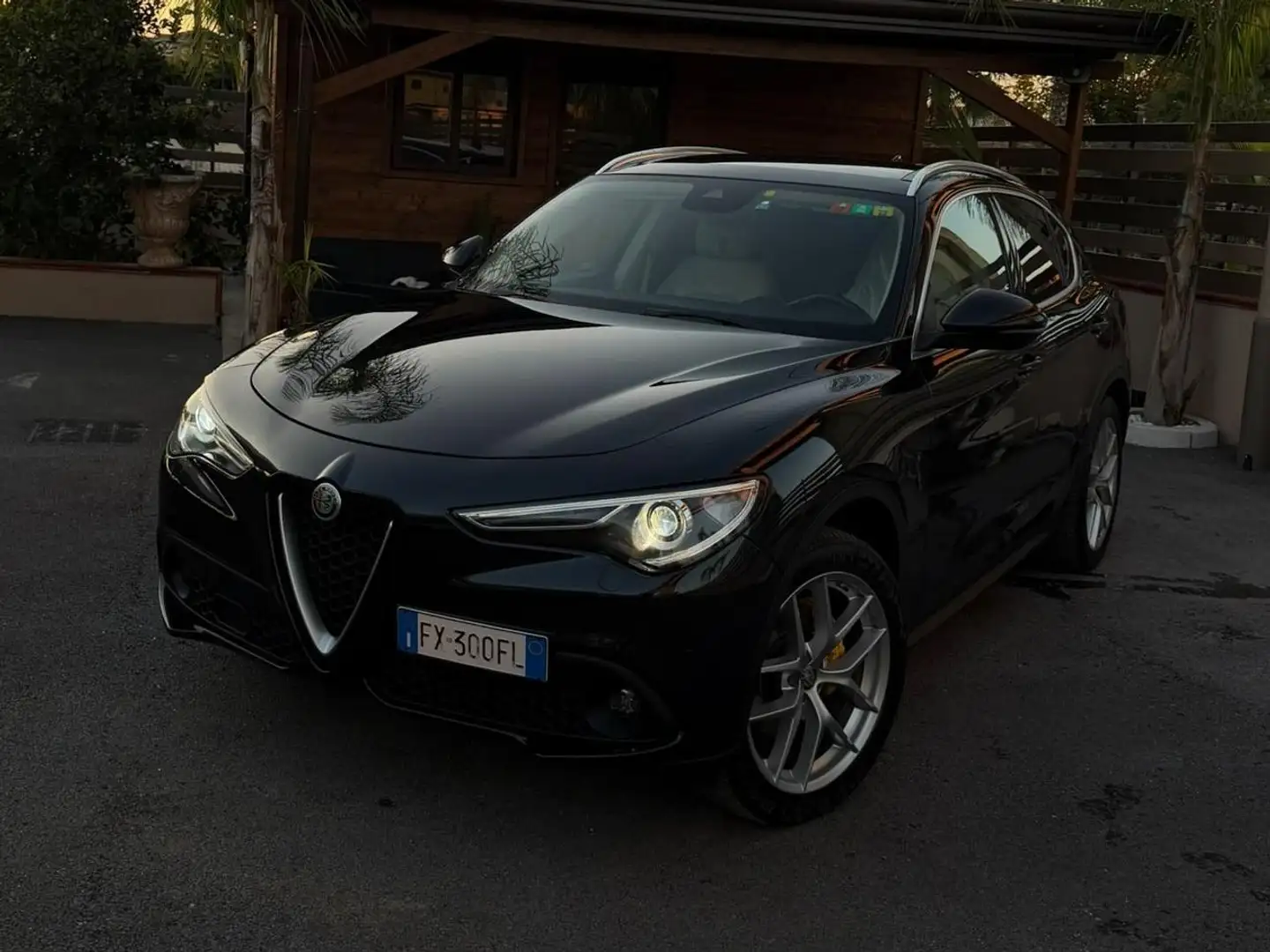 Alfa Romeo Stelvio Stelvio 2017 2.2 t Business Q4 210cv auto my19 Noir - 1