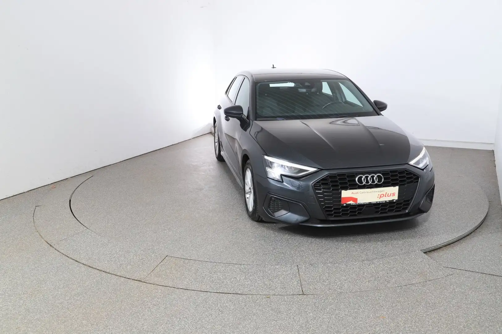 Audi A3 30 TDI intense Grau - 2