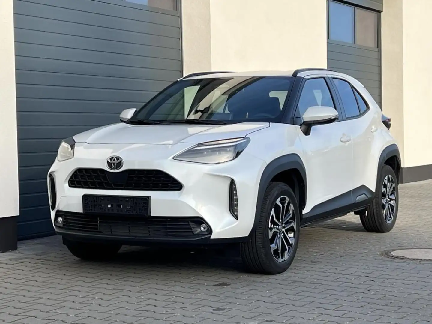 Toyota Yaris Cross Style Comfort 1,5 CVT Hybrid 85kW Navi Winter 8... Weiß - 1