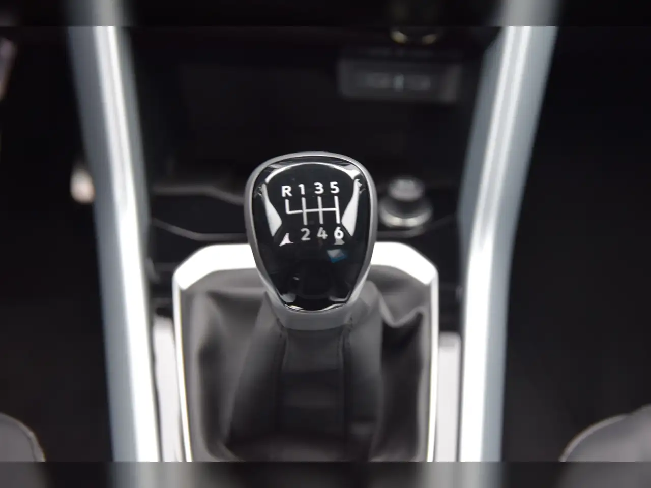 Volkswagen T-Roc TSI Goal AHK - LED - Navi 14