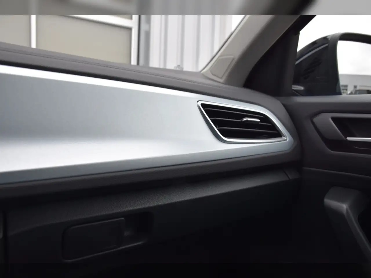 Volkswagen T-Roc TSI Goal AHK - LED - Navi 18