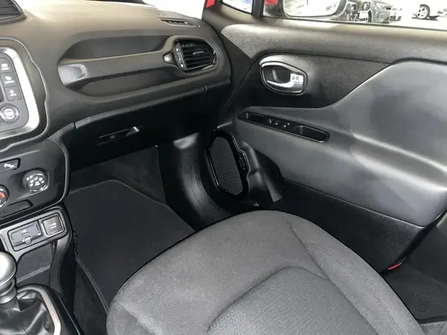 Jeep Renegade view 9