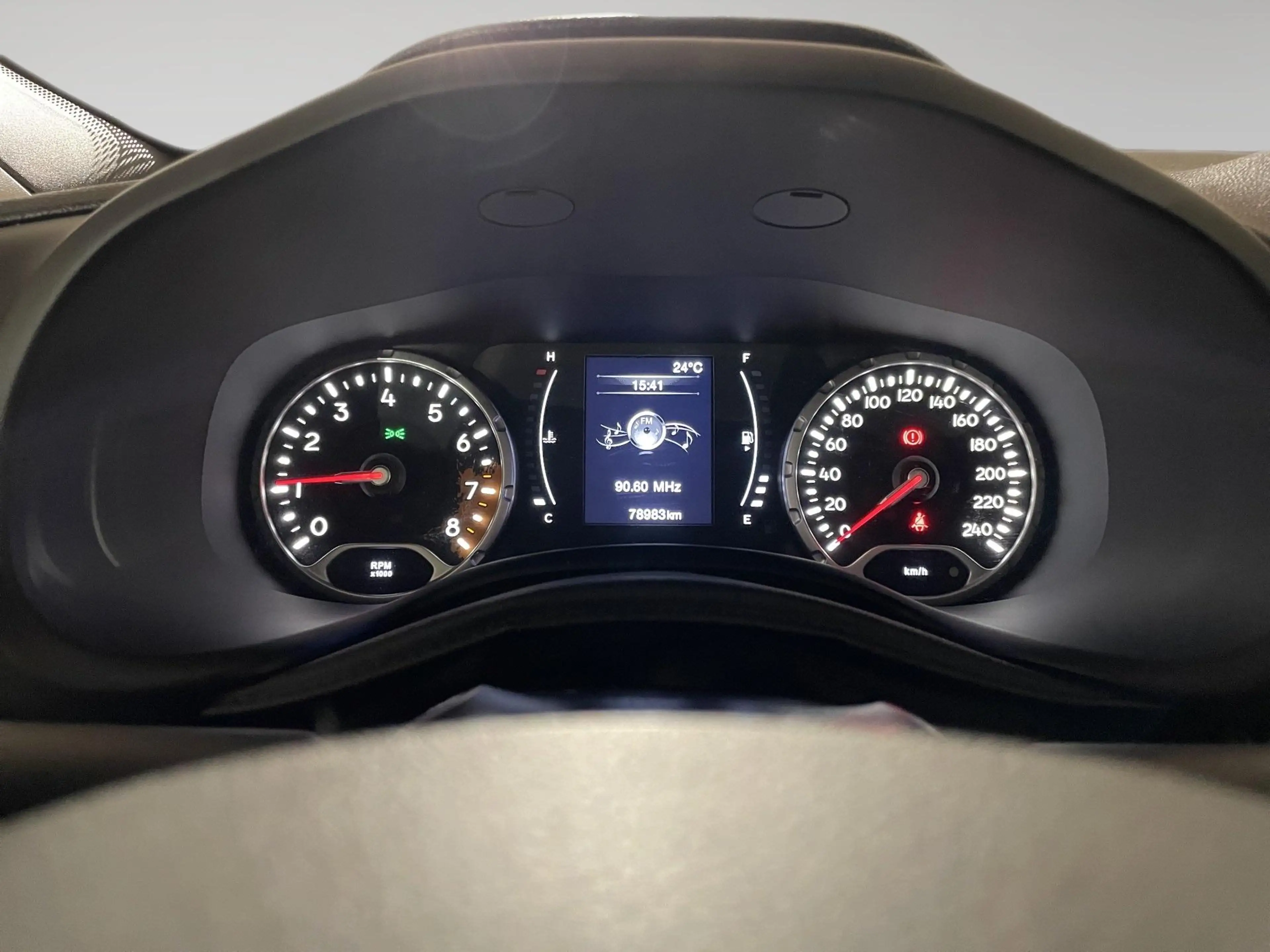 Jeep Renegade 1.4 Turbo MA II 136 4x2 DDCT Longitude — photo 2