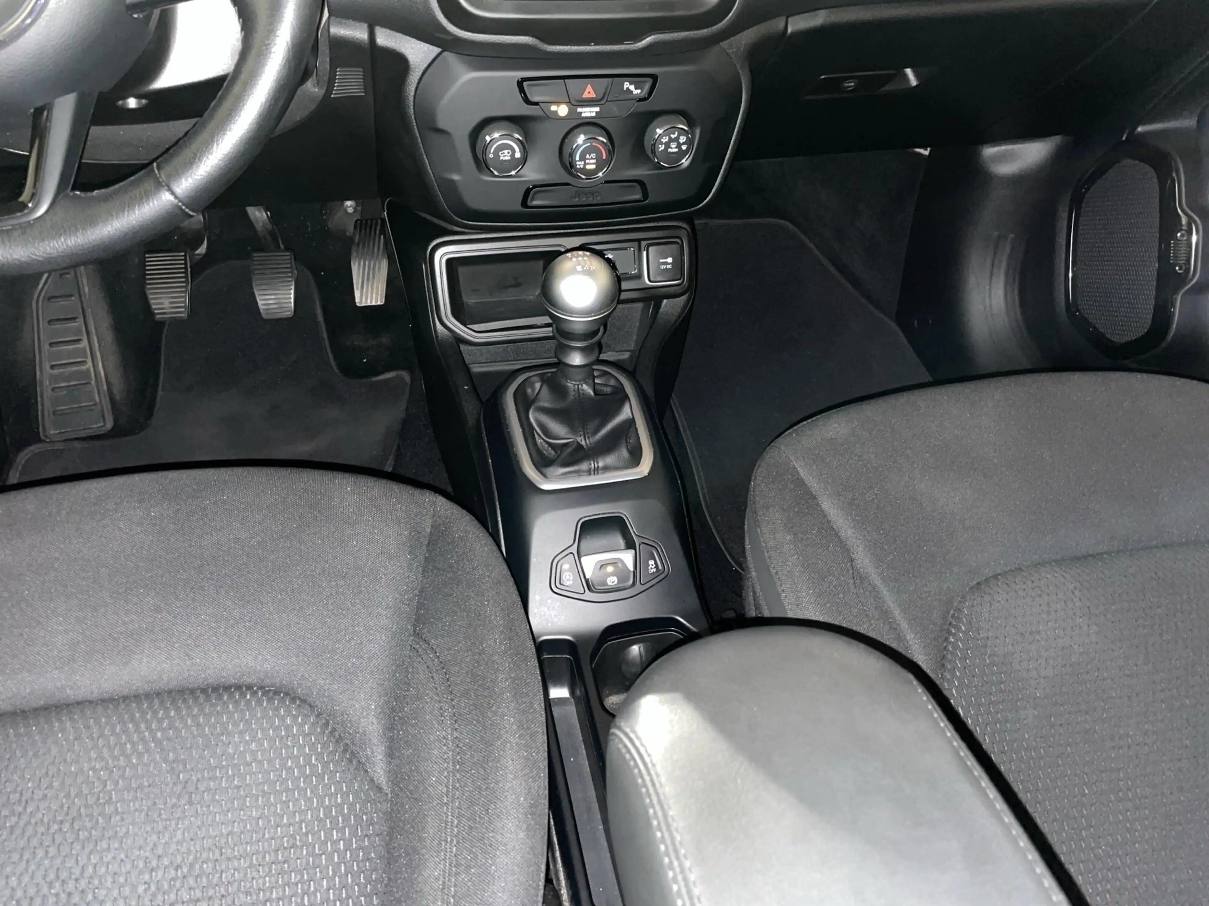 Jeep Renegade 1.4 Turbo MA II 136 4x2 DDCT Longitude — photo 10