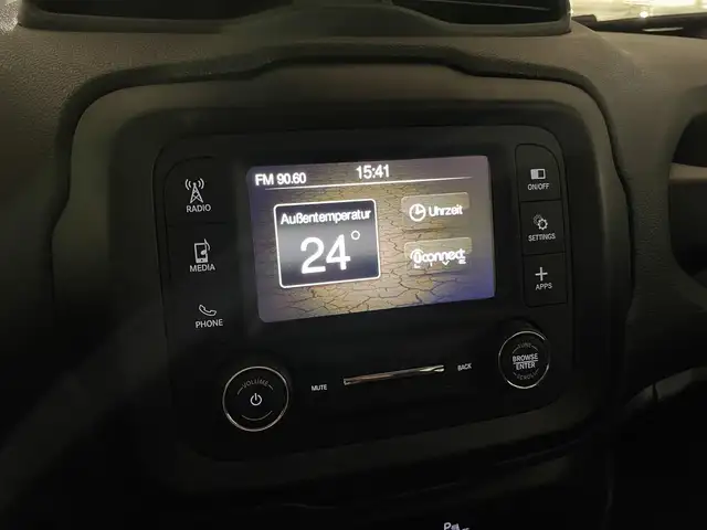 Jeep Renegade view 3