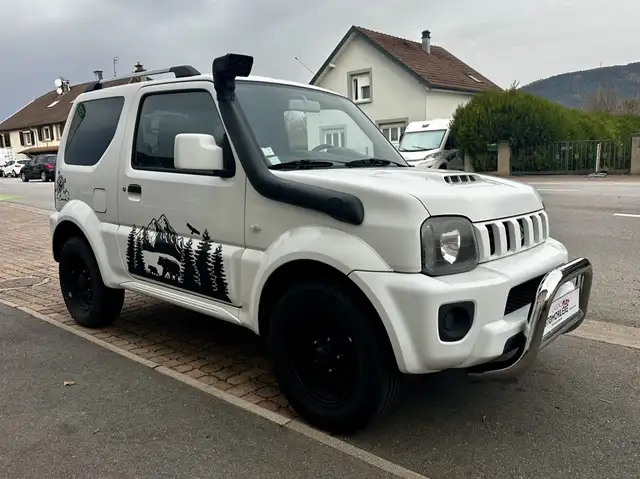Suzuki Jimny 1.3 i 16V 4x4 85 ch JX / Sièges chauffants / 4WD