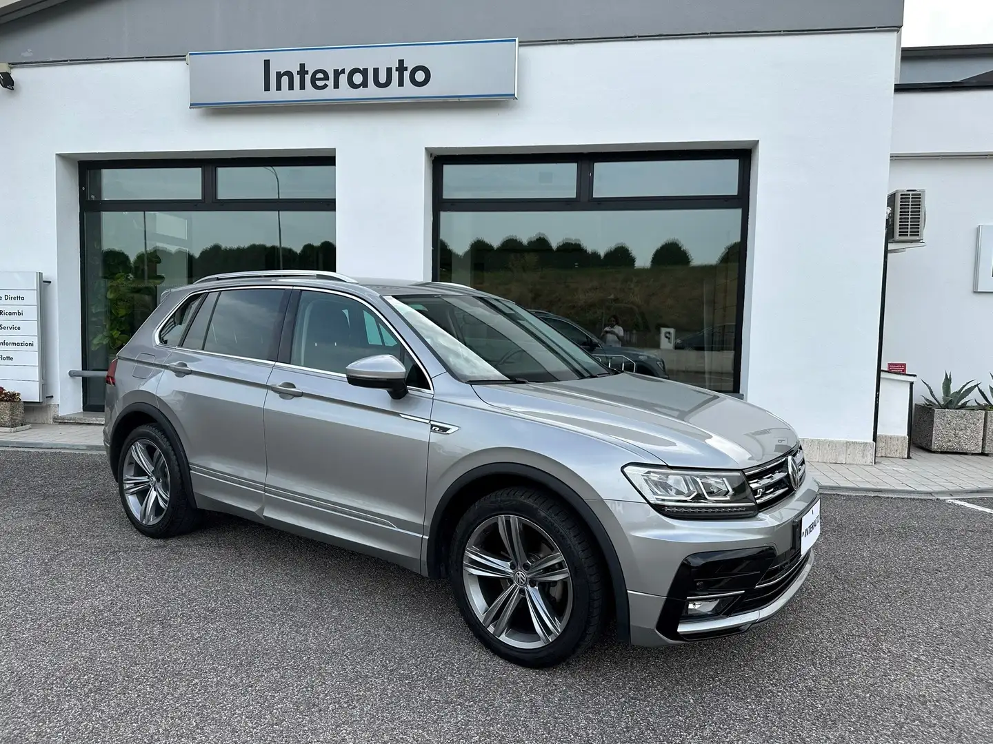 Volkswagen Tiguan 2.0 TDI Bluemotion DSG Sport R LINE DSG NAVI '19 Argento - 1