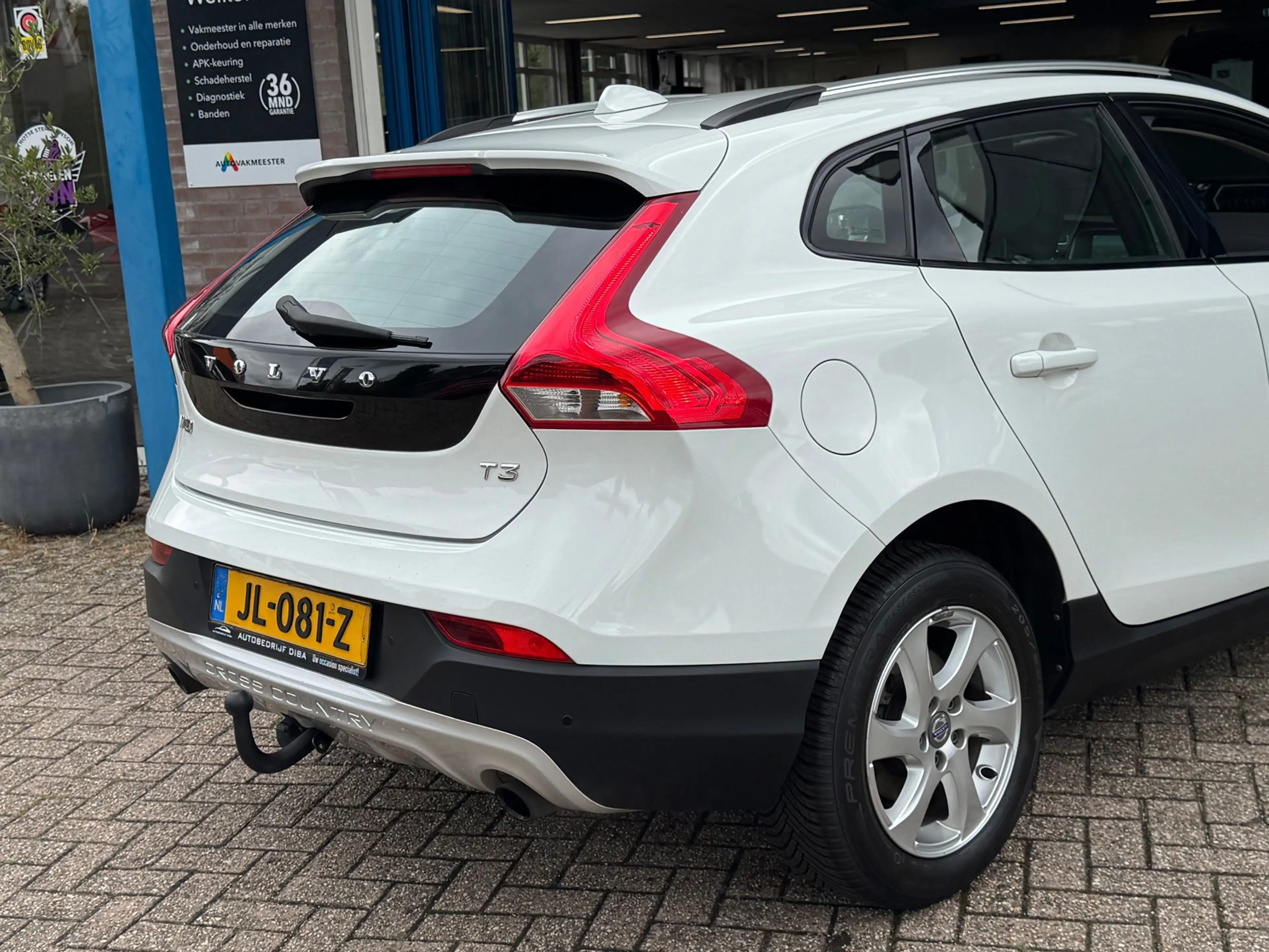 Volvo V40 Cross Country 1.5 T3 Nordic+ 2016 AUT NAVI Trekh — photo 10