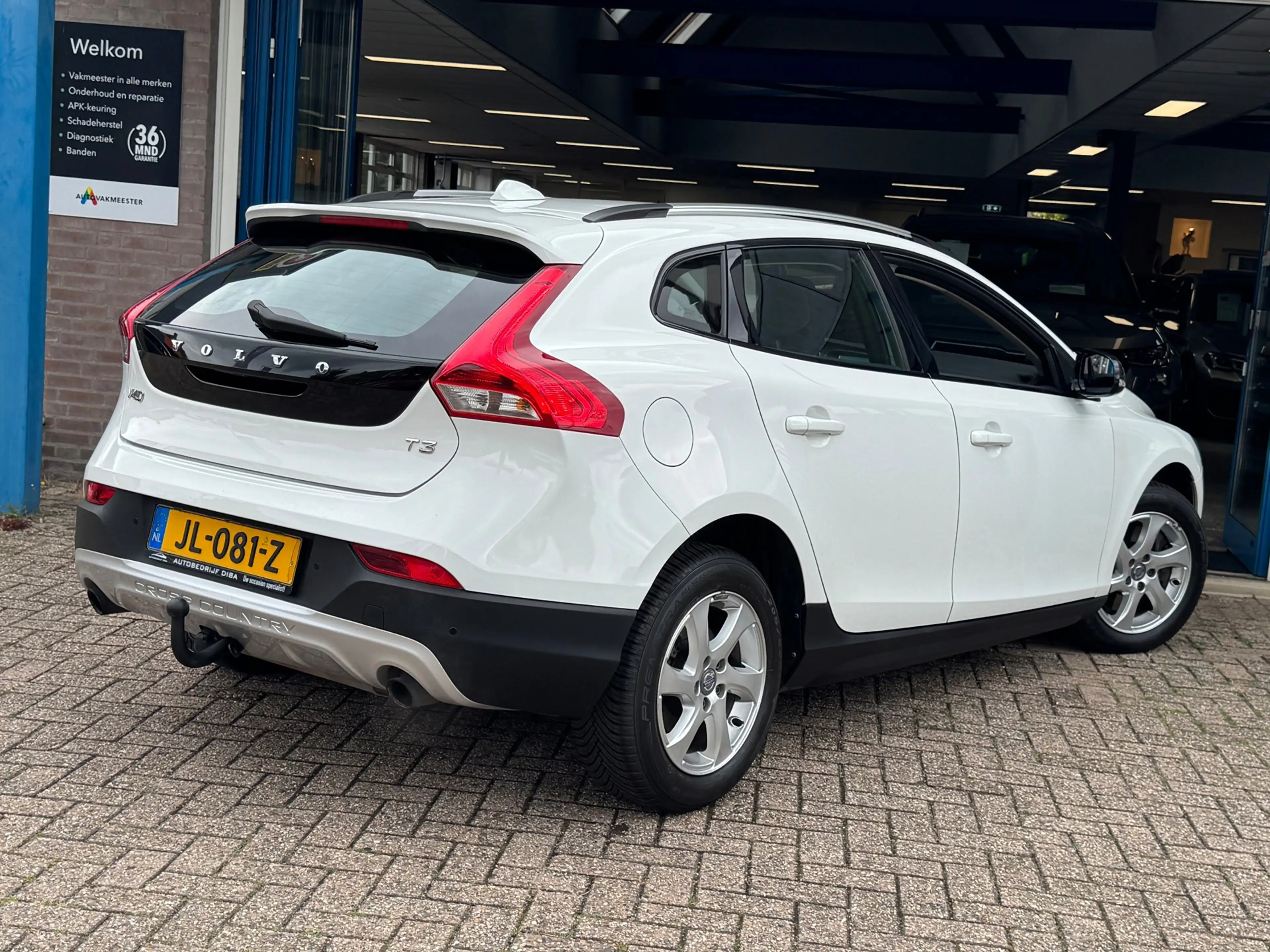 Volvo V40 Cross Country 1.5 T3 Nordic+ 2016 AUT NAVI Trekh — photo 8