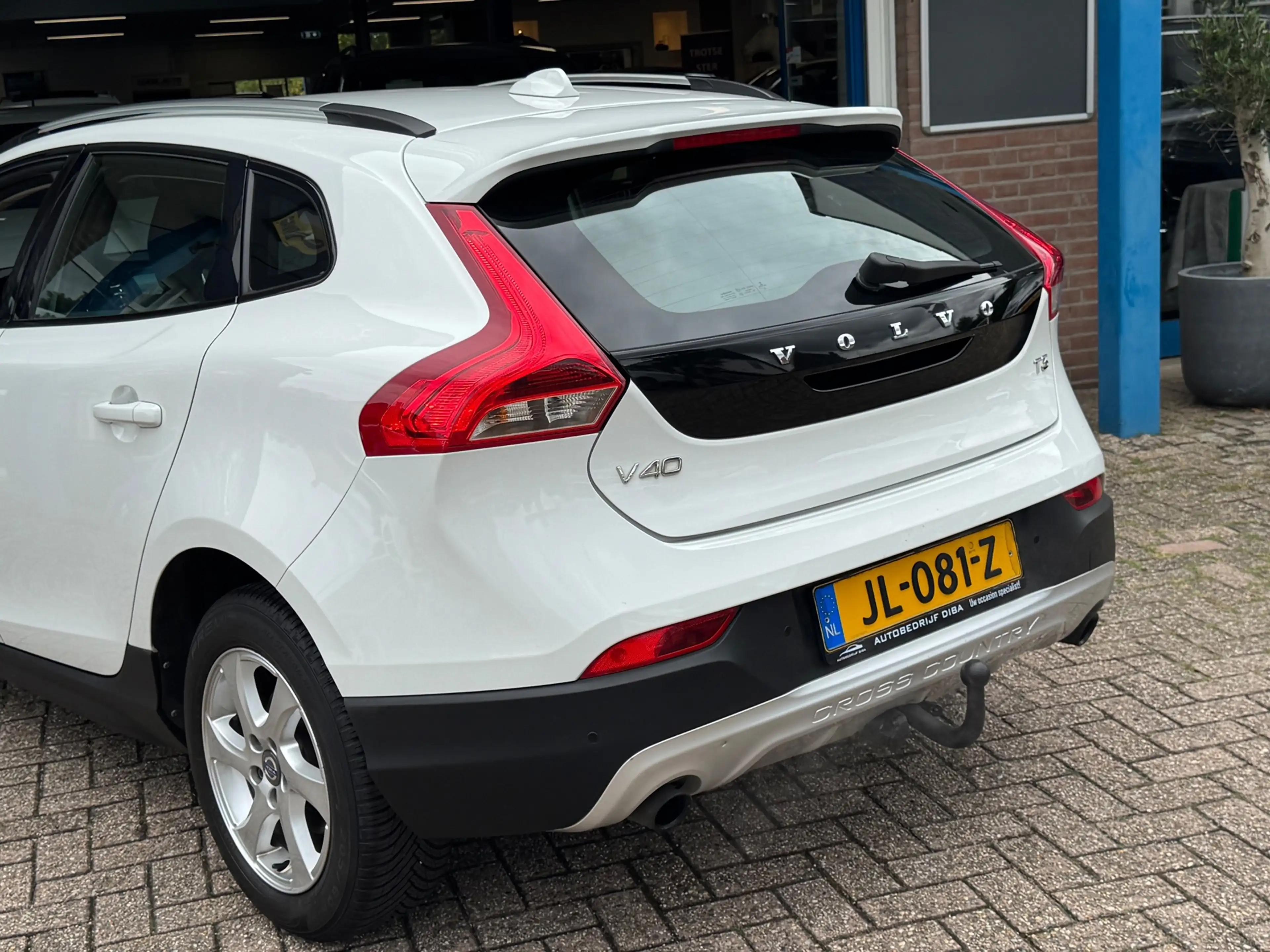 Volvo V40 Cross Country 1.5 T3 Nordic+ 2016 AUT NAVI Trekh — photo 4
