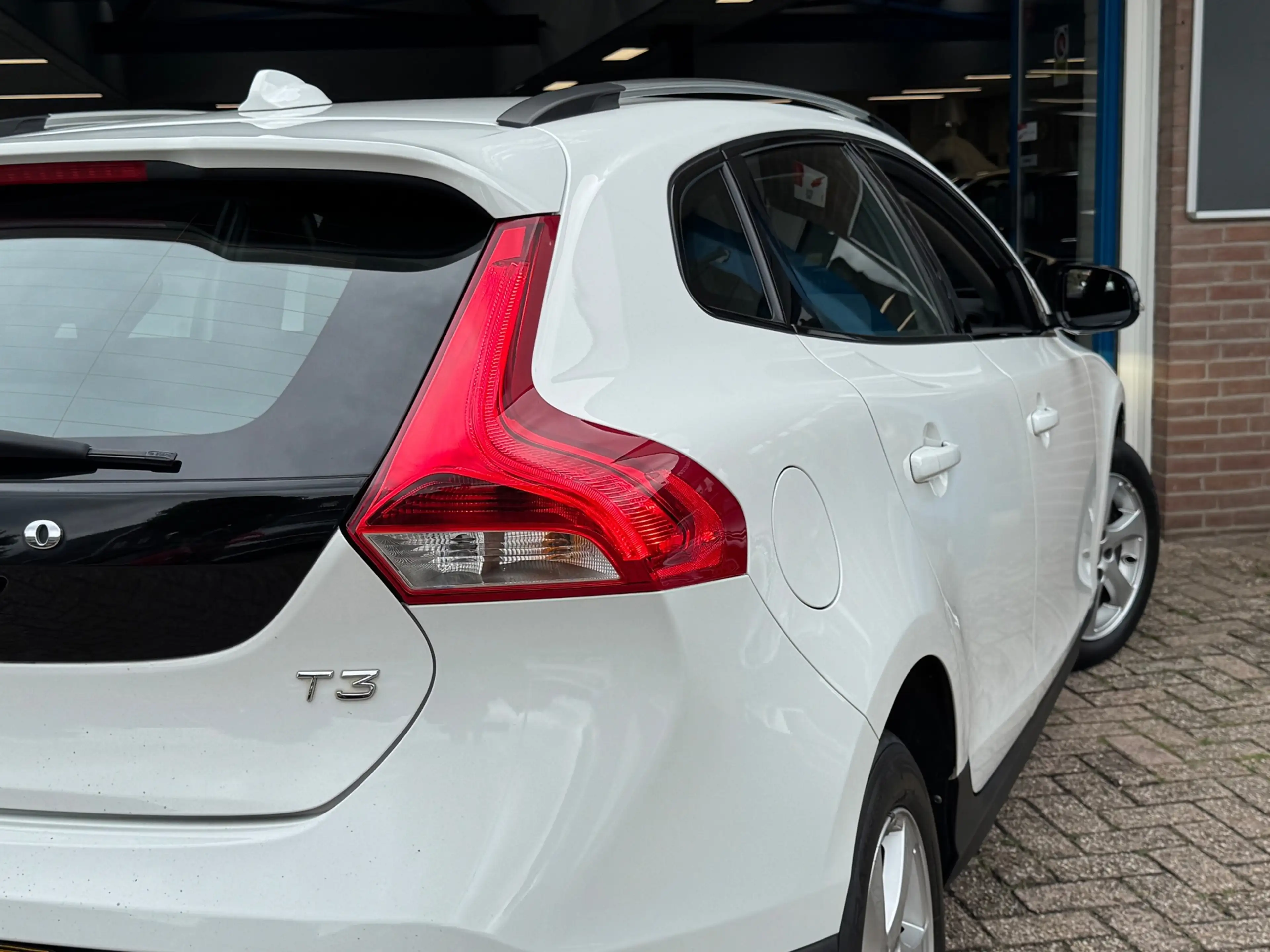 Volvo V40 Cross Country 1.5 T3 Nordic+ 2016 AUT NAVI Trekh — photo 12