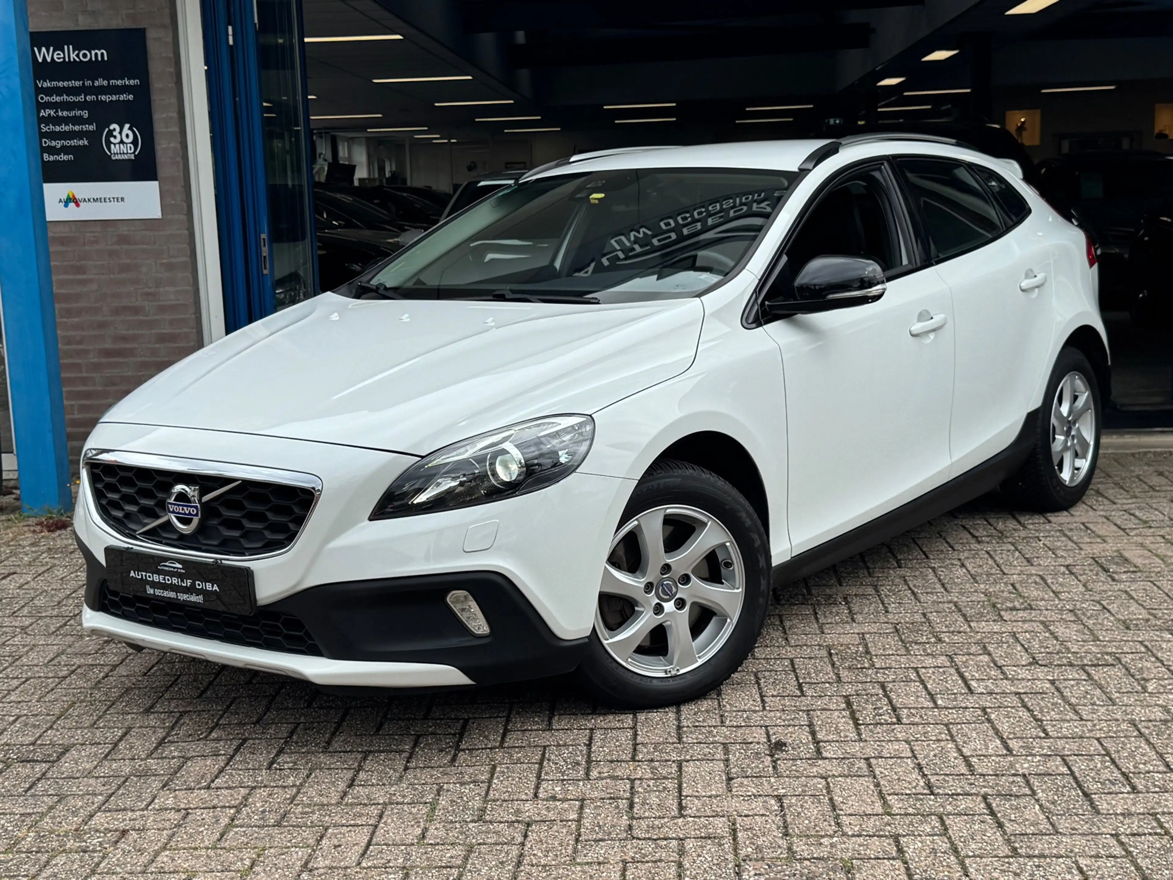 Volvo V40 Cross Country 1.5 T3 Nordic+ 2016 AUT NAVI Trekh — photo 2