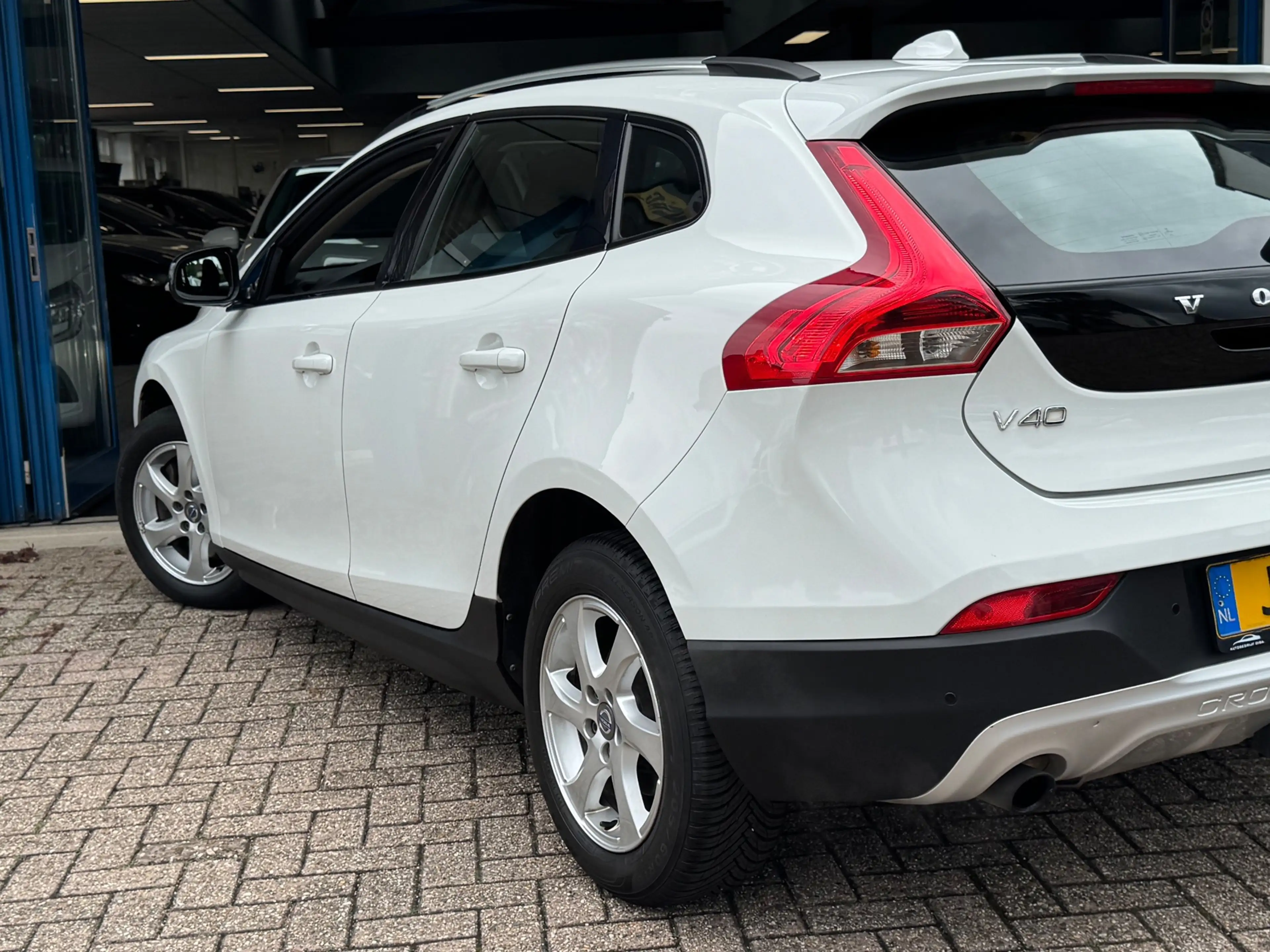 Volvo V40 Cross Country 1.5 T3 Nordic+ 2016 AUT NAVI Trekh — photo 6