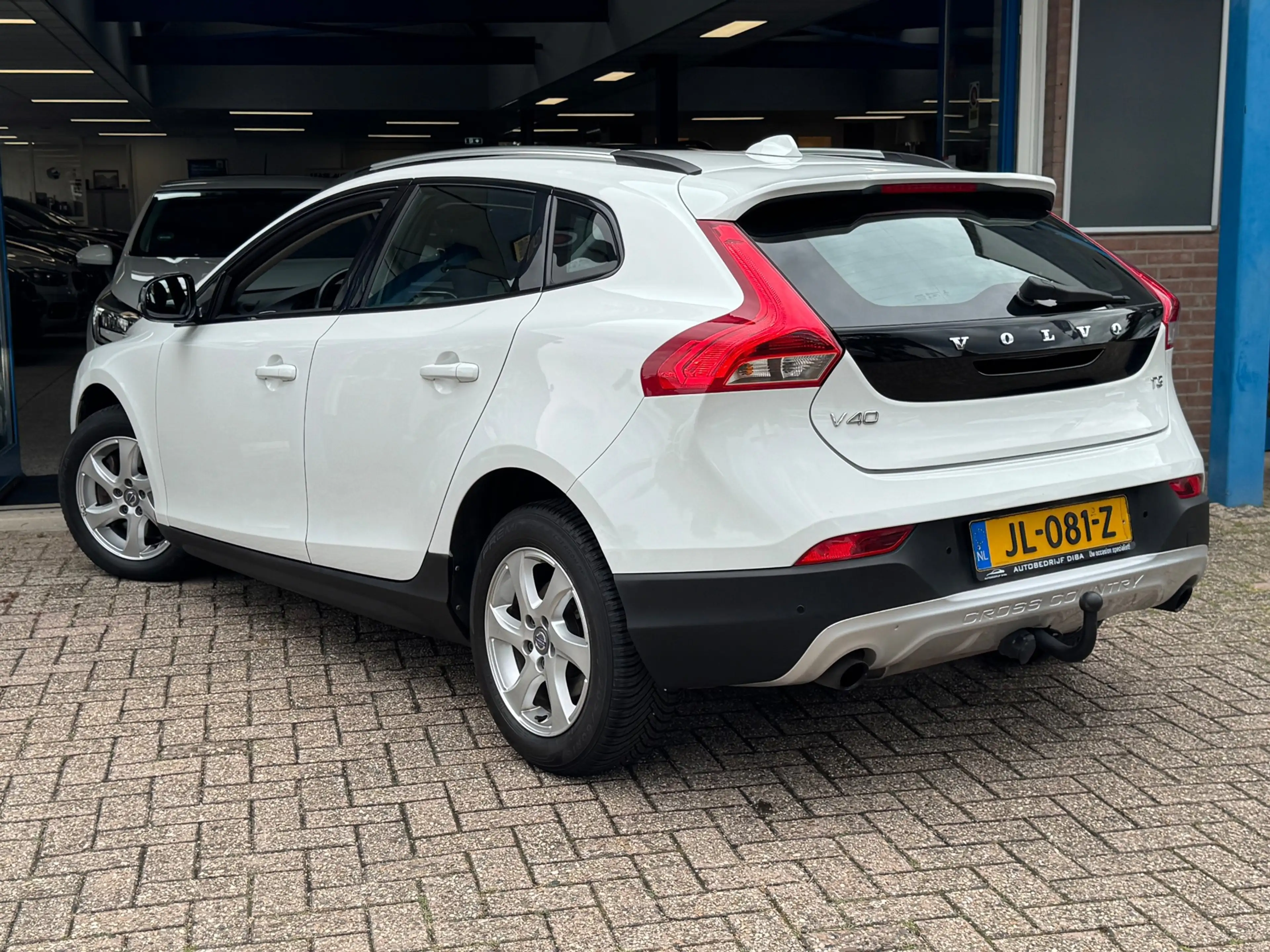 Volvo V40 Cross Country 1.5 T3 Nordic+ 2016 AUT NAVI Trekh — photo 3
