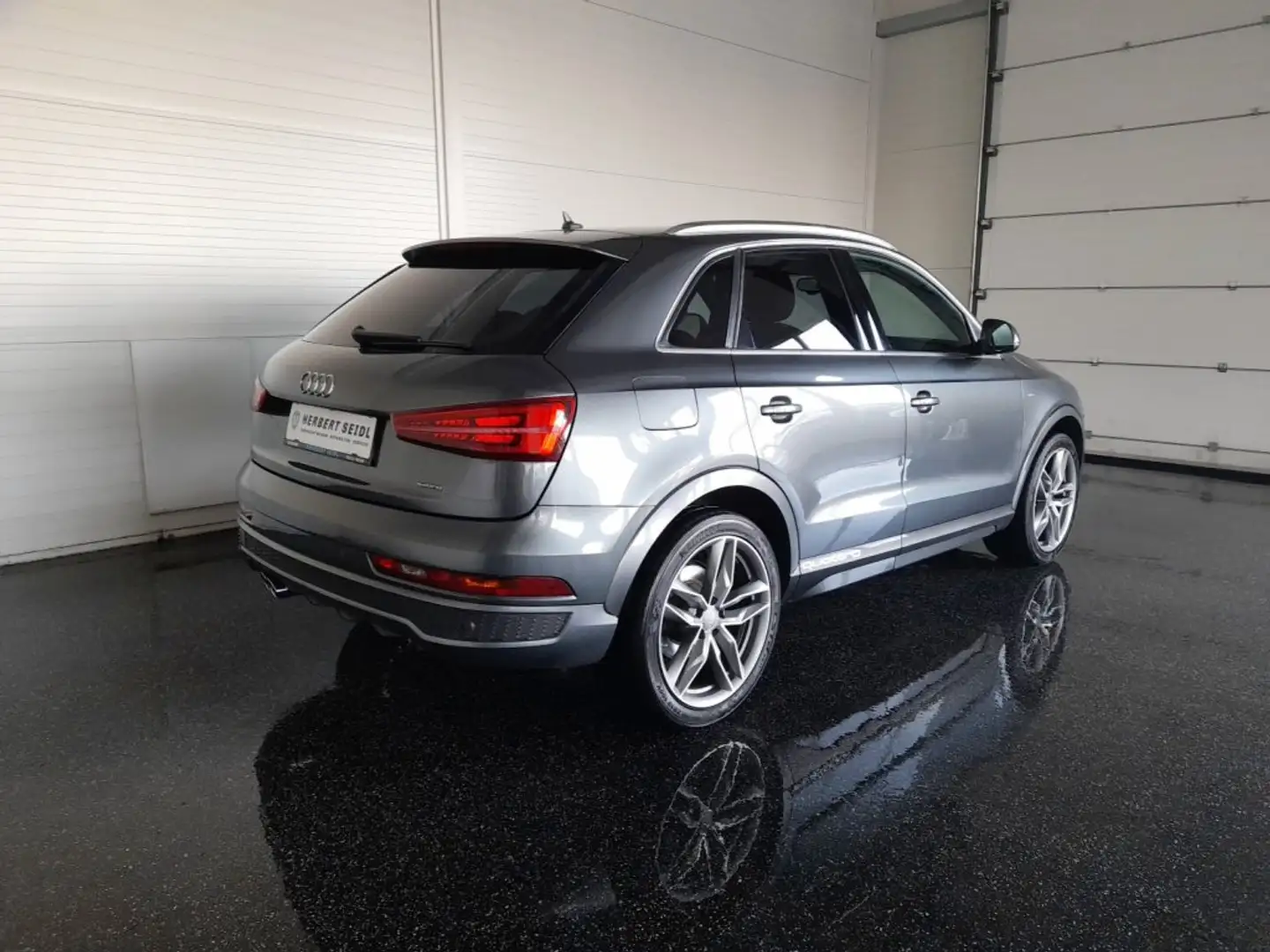 Audi Q3 SPORT QUATTRO 2,0 TDI S-tr. *LED / NAVI / TEMPOMAT / KLIMAAUTOMATIK / PDC / SHZG* Grau - 2