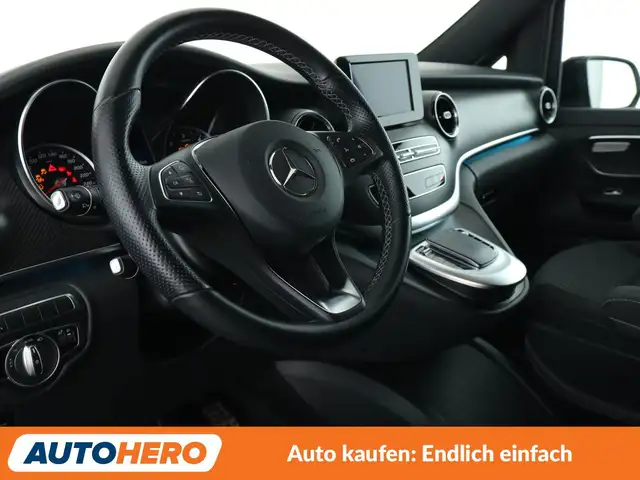 Mercedes-Benz V-Class view 11