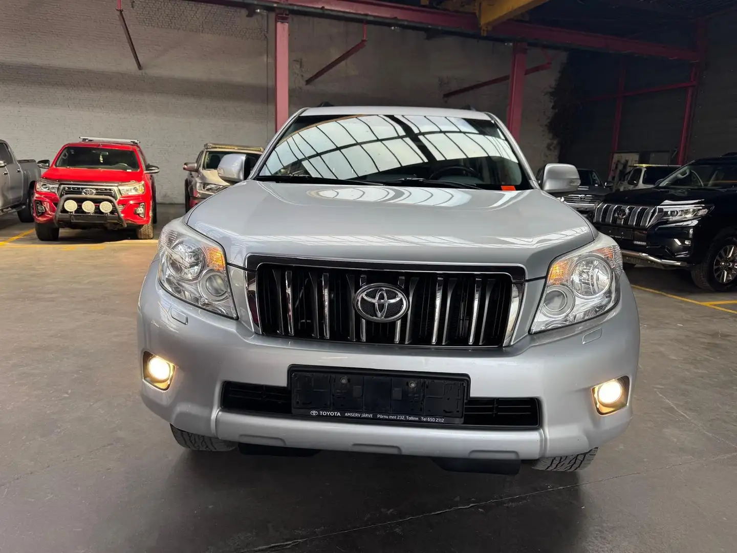 Toyota Land Cruiser Prado 7 seater Argent - 2